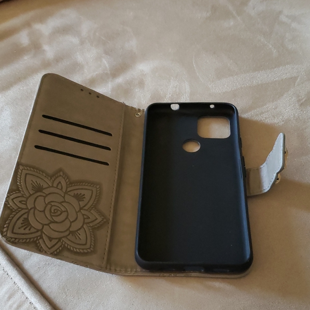 Cell Phone Cover. - Picture 2 of 8